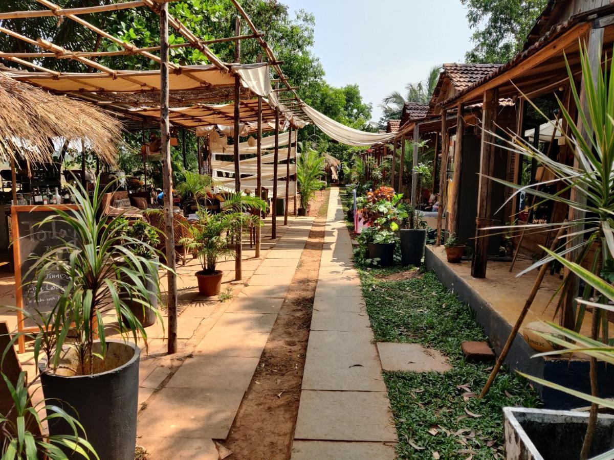 Wonderland Hostel Anjuna Extérieur photo