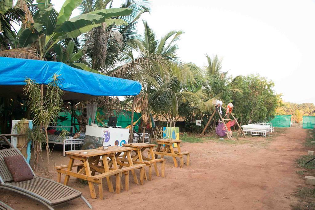 Wonderland Hostel Anjuna Extérieur photo
