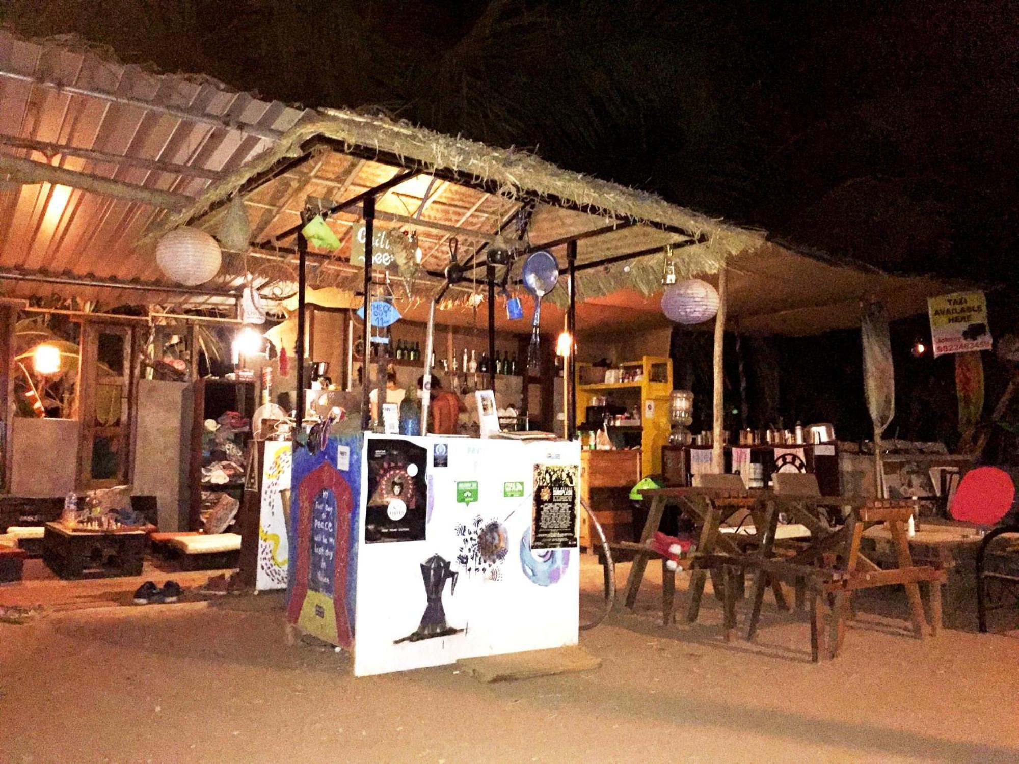 Wonderland Hostel Anjuna Extérieur photo