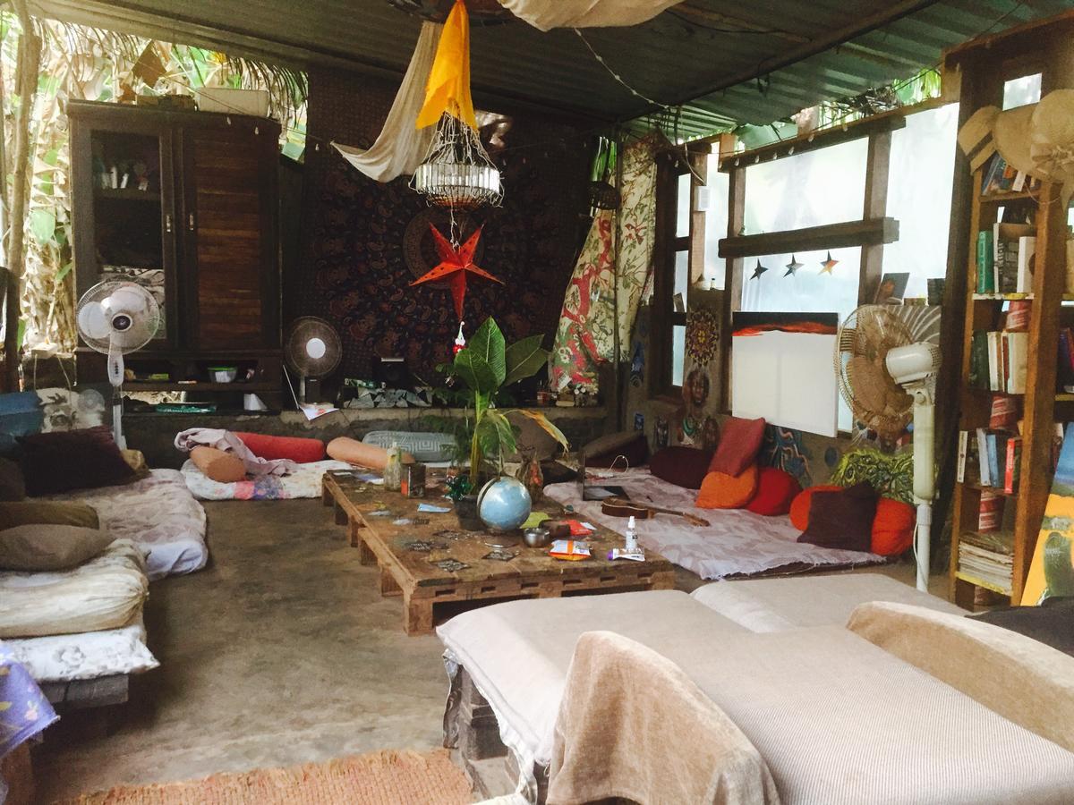 Wonderland Hostel Anjuna Extérieur photo
