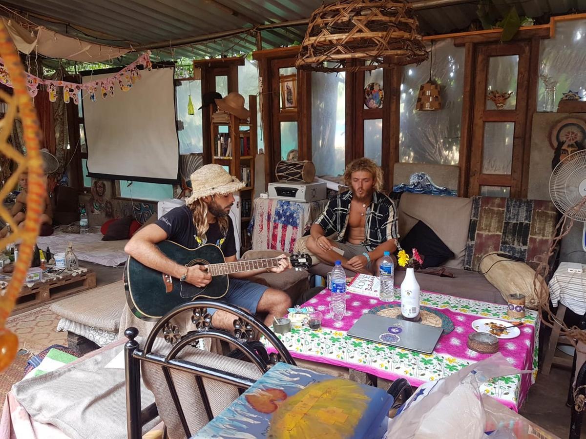 Wonderland Hostel Anjuna Extérieur photo
